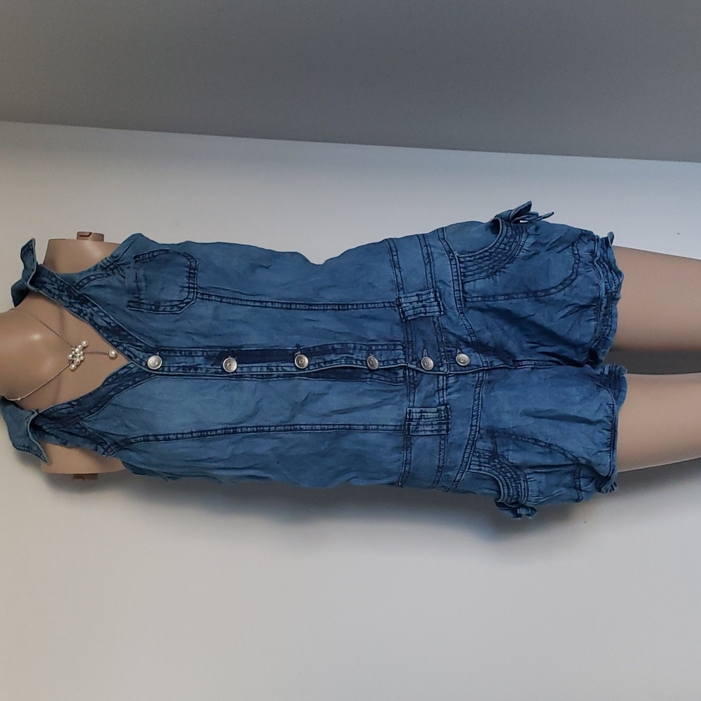 Select denim jean short